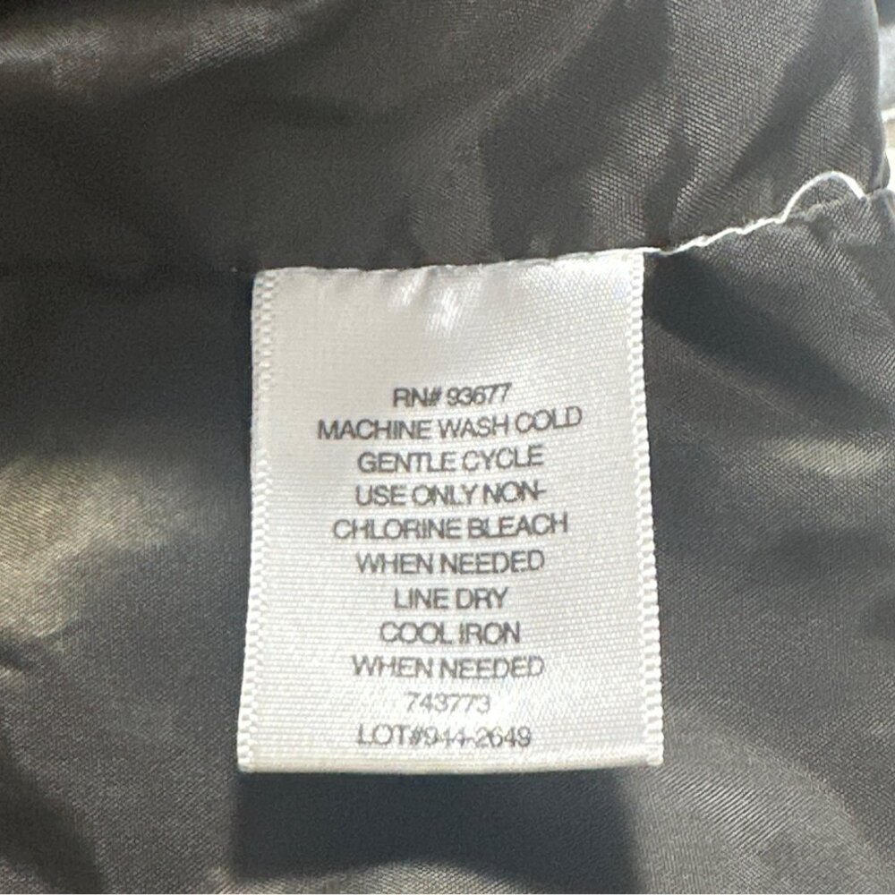 Great Liz Vest! A Little snug for me, so Passing It Along. - Picture 4 of 7